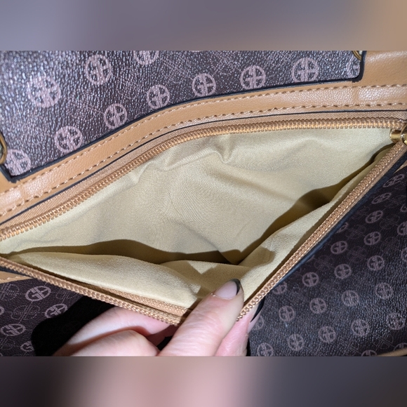 Giani Bernini Holiday Tote Purse Bears Sling GUC - Picture 10 of 16